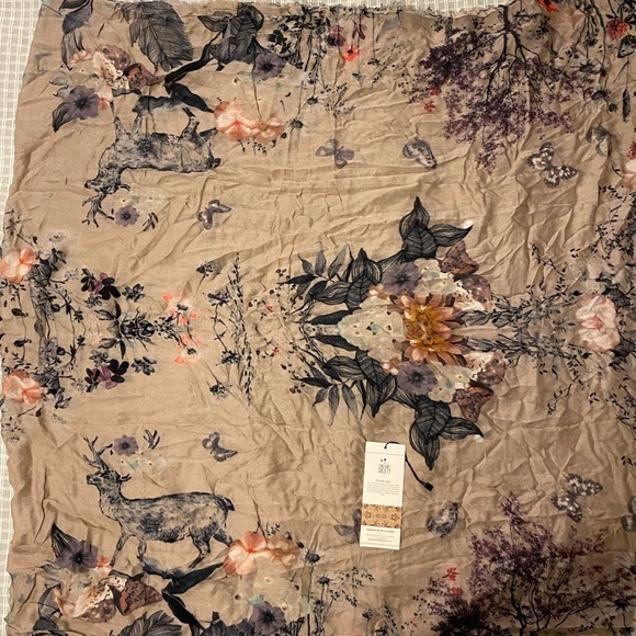 Front Row Society Floral Deer Scarf 60” x 80” (FW) - Picture 12 of 13